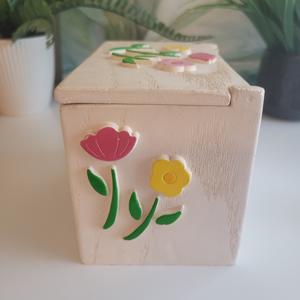 Vintage 1985 Floral Recipe Box Plastic